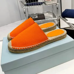 2024 Nouvel été Confortable Sensation de pied Pantoufles pour dames Unique Upper Designer Résistant à l'usure Baotou Pantoufles Artisanat de haut niveau Chaussures respirantes pour femmes