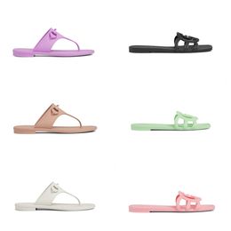 2024 Nuevas zapatillas de verano para mujeres zapatillas y sandalias diseñadoras de diseñador de tacones de lujo de lujo de moda zapatillas planas zapatillas de espuma de espiga de la playa 35-42