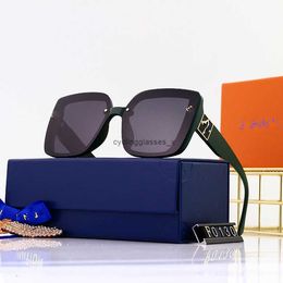 2024 Nouvelles lunettes de soleil pour les femmes conduisant des miroirs polarisés pour hommes réseau de mode