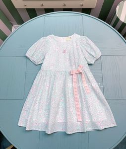 2024 Nuevo diseño de vestido de chicas dulces Carta de bordado Flower Fragmented Flowing Strap Skirt Bow Birthday Party Fiesta