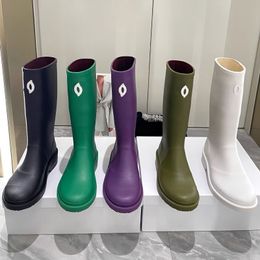2024 Nouveau fond épais style anglais Chelsea Martin bottes de pluie chaussures canal mode confortable luxe designer chaussures en caoutchouc femmes mi-longueur bottes courtes ff