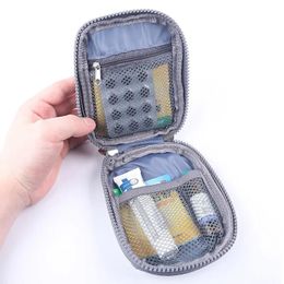 2024 Nouvelle boîte à médecine épaissie Kit de premiers soins de famille en couches armoire à pharmacie Sac de rangement de tissu portable avec grande capacité