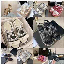 2024 Sandalias de diseñador de chanelsandals nuevas zapatillas para mujeres Chanells Chanelsandals trenzados con tobogán de moda de gladiator casual tradicional