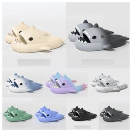 2024 NOUVEAU TOP Luxury Designer Home Summer Home Femmes Shark Slippers Slite Anti-Skid Eva Couleur solide Couleur Soule Parents Outdoor Cool Indoor Household Funny Shoe