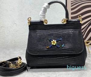 2024 Nouveau Top Qualité Femmes Totes Sac Designer Modèle de peau de vache Sac à bandoulière unique Matériel de luxe Sac à main Top Pure Handmade Bandbody Platinum