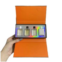 2024 NOUVEAU TOP SET BOX PERFUME PLUS DE 4 pièces Boîte-cadeau Femme pour femmes Boîte de voyage 30 ml Durable Durable Livraison rapide ANTI PARTIVER DÉODORANT