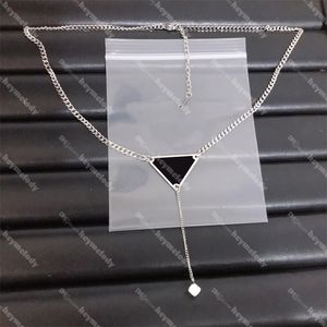 Colliers avec pendentif en chaîne triangulaire pour hommes et femmes, chaînes épaisses, colliers de styliste avec lettres Hip Hop, cadeau, nouvelle collection 2024