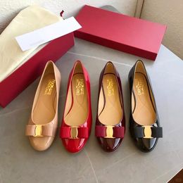 2024 Ballet plat robe de bal plate-forme chaussures femme homme designer diapositive robe de bal slip-on rouge chaussure de danse en cuir luxe VARA sandale extérieure dame cadeau chaussure décontractée talon plat