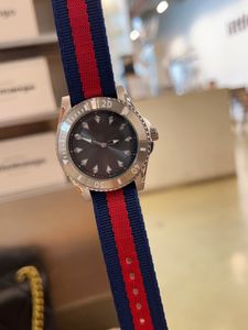 2024 nouvelle série de montres DIVE pour lancer une montre à quartz améliorée en acier argenté, bague en céramique noire, bague en or Pleine de vent sportif Taille 40 mm