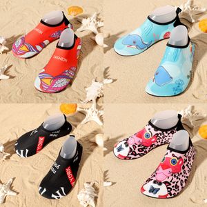 Chaussures d'eau de plage pour filles et garçons, à séchage rapide, pantoufles d'intérieur souples, chaussettes de natation en apnée, taille 36 à 45 GAI, nouvelle collection 2024