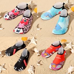 2024 nouvelles chaussures de plage d'eau filles chaussures de natation à séchage rapide Aqua Shoe garçons sol doux pantoufle d'intérieur chaussettes de natation en apnée taille 36-45