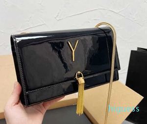 2024 NUEVAS Mujeres Hardware de moda Bolsas de carcasa Crossbody bolso de cuero claro