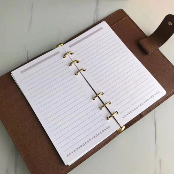 2024 Nouveau porte-sac pour ordinateur portable en cuir pour femmes et hommes, étui de crédit, couverture de livre, portefeuille pour femmes, journal intime, petit anneau, planificateur, carnet de notes avec sac à poussière et boîte