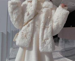 Manteau de fourrure pour femmes, version coréenne, nouveau bouton en peau de vache imitation velours d'agneau, épais, mignon et élégant, 2024