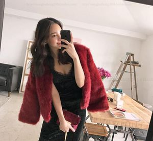 2024 Nouvelle version coréenne en cuir et fourrure pour femmes de Haining imitation fourrure de renard herbe manteau court à la mode pour manteau de fourrure pour femmes coupe slim