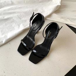 2024 Nuevas sandalias para mujer Tacones de moda Mujer Tacón alto Diseñador de bodas Zapatilla Verano Playa Sysl Negro Blanco Cuero Sexy Fiesta Oficina Carrera Vestido Zapatos Sandale Box