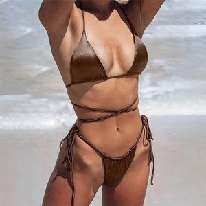 2024 Nouveau costume de baignade pour femmes divisé en deux pièces de couleur unie sexy Bikini de plage