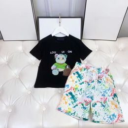 2024 Nouvelle marque de vêtements pour enfants Ensembles pour enfants Robe pour bébé 2 pièces T-shirt imprimé tête d'animal d'été et short à la mode à lacets Nouveauté Taille 90-160 CM