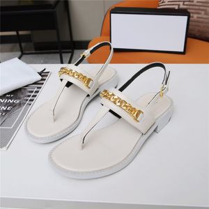 2024 Sandalias de zapatillas planas de alta calidad más nuevas Flip Flip Diseñador de la marca Diseñador de cuero genuino Cadena de metal sandalias de hebilla zapatos de fiesta zapatos