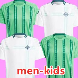 2024 Noord -Ierland voetbaltruiens Set Kids Kit Uniform 2025 Divas Charles Evans 24 25 voetbalhemd Charles Ballard Home Away