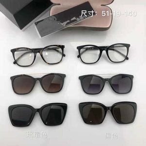 2024 Off Luxury Designer New Men's and Women's Sunglasses Off Fashion Miroir à trois usines Miroir amovible Clip magnétique Plaque remplaçable Plaque à trois pièces CH5392