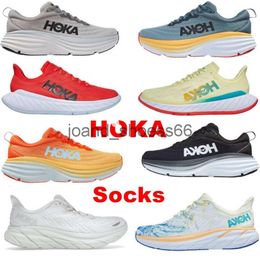 2024 One Hokah Clifton 8 zapatos de atletismo Running Shops Bondi 8 Carbon X 2 Sneakers Shock Absorbing Road Fashion Menses Top Designer Mujeres Menizas 36-45