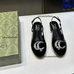 2024 Italien Designer Nouvelles sandales plates pour femmes en strass de ramiage de chaussures de ballet décorées sandales décontractées de luxe