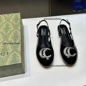 2024 Italiaanse ontwerper Nieuwe dames plat sandalen Strass Letters gedecoreerde balletschoenen zomer mode casual sandalen luxe topkwaliteit 6-kleuren lederen sandaal