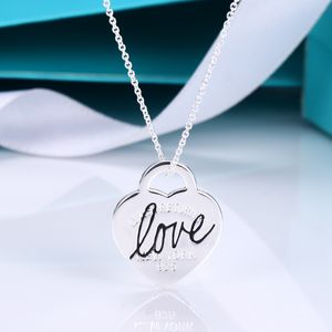 2024 Pétale Quatre Diamants Amour Pendentif Colliers pour Femmes Collier De Haute Qualité Chaîne Plaqué Or 18 Carats Mode Bijoux Exquis Designer T Collier Coffret Cadeau De Vacances