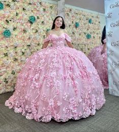 2024 Roze Quinceanera -jurken Off schouder kanten Appliques 3D Bloembloemen Corset Back Ball Jurk Guest Jurk Sweep Train Evening Prom jurken