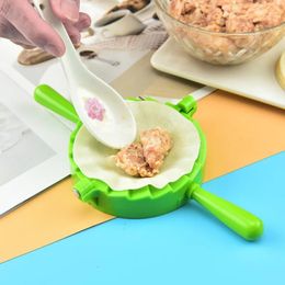 2024 Plastic Dumplings Maker Mold Hand Deeg Druk Knoedel Clip DIY Ravioli Pie Mold Maker Keuken Gebak Gereedschap Koken Accessoires