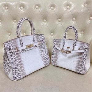 2024 Diseñador de bolsos de platino los 30 el mismo tipo de cuero de vaca de cocodrilo blanco del Himalaya Moda cruzada de un solo hombro para mujer