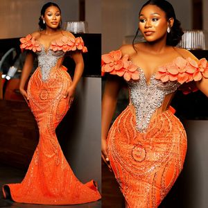 2024 Plus size aso ebi prom -jurken voor zwarte vrouwen oranje belonderbelang lange mouwen illusie kralen kanten handgemaakte bloemkristallen verjaardag tweede receptie jurk am957