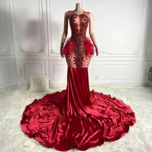 2024 Robes de bal grande taille pour femmes noires filles robe de bal rouge plumes illusion robe de soirée formelle strass décoré robes d'anniversaire pour les occasions NL672