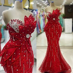 2024 Plus size rode prom -jurken voor speciale gelegenheden beloning illusie zeemeermin lovertjes lovert kanten kralen met handgemaakte bloemen kralen verjaardagsjurk am782