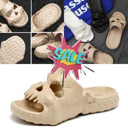 Chaussures EVA populaires pour hommes, sandales à semelle épaisse, pieds de crâne, chaussures de plage noires d'été, pantoufles respirantes GAI, 2024