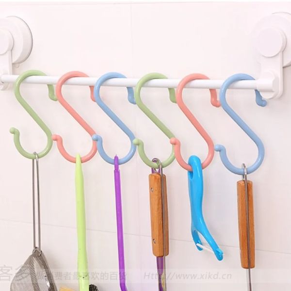 2024 Crochets de cuisine polyvalents portables Organisateur de maison durable Sage de vêtements en plastique Baby-Parter Hanger pour plastique polyvalent