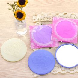 2024 Miroir de maquillage de poche portable portable Miroir en métal compact cosmétique Couleur aléatoire Dia 7cm couleur aléatoire pour le miroir cosmétique compact