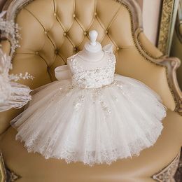 2024 Princess Pageant Evening Lange First Communion -jurken Elegante witte bloemenmeisjes Fluffy Vestido Ball Jurk Verjaardag Wedding Feestjurk