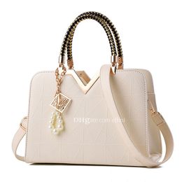 2024 Monedero Tote de moda Bolsa de hombro Moda Lujos Triángulo Bolsos de metal para mujeres Effini Coreano Lady Simple Candy Plain Cuero Crossbody Bolsa Monederos