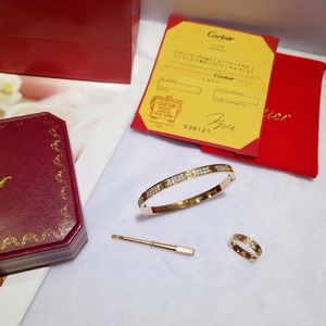 2024 Kwaliteit Dunne Smalle Editie Rose Designer Dames Diamond Top V-vormige Gouden Sier Armband Open Bruiloft Sieraden doos Q9