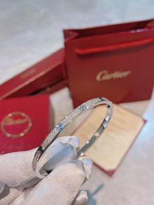 2024 qualité mince édition étroite Rose concepteur femmes diamant haut en forme de V or Sier Bracelet ouvert boîte à bijoux de mariage Q4
