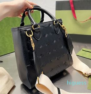 2024 gewatteerde mini -tas tas vrouwen ontwerper crossbody schouderbody winkelen handtassen portemonnee echt lederen letter hardware borduurwerk