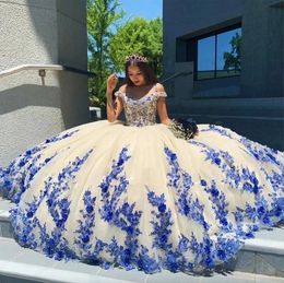 2024 Quinceanera robes de robe de bal bretelles spaghetti hors épaule bleu royal dentelle appliques 3D fleurs florales perles de cristal longueur de plancher grande taille robes de soirée de bal