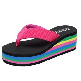 2024 regenboog flip-flops dames strand sandalen zomer mat met ultra hoge wig hakken 240409