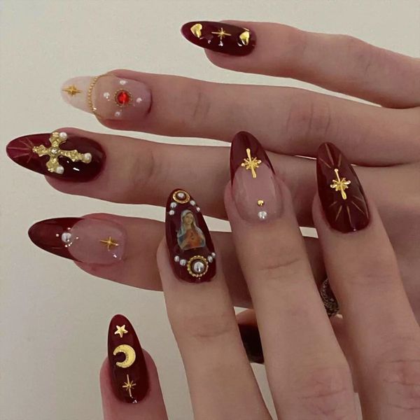 2024 uñas falsas estilo Ramadan con diseño de estrella de luna dorada almendra rojo rojo parche de uñas falsas manicura de cobertura desmontable 240522