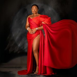 2024 Rode avondjurken Elegante prom -jurken voor Afrikaanse zwarte vrouwen lieverd halslijn beloningsplicent gesplitst kralende steentjes versierde verjaardagsjurk am1064