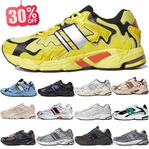 2024 Réponse Chaussures de course classiques Bad Buuny Chaussures hommes Chaussures de coureur triple Crème jaune blanc rouge bleu gris Gold Mens Consortium Sports Sneakers Taille 36-45