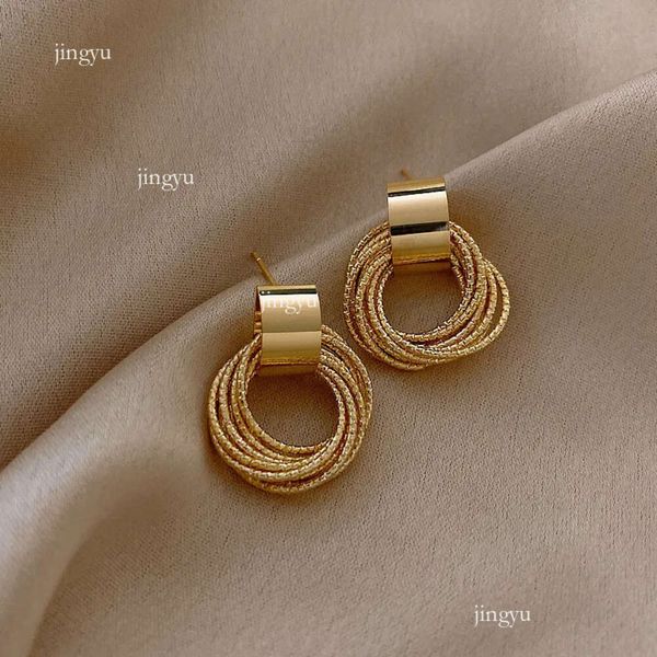 2024 Retro Metallic Gold Color plusieurs petites boucles d'oreilles de pendentif de petit cercle Nouveaux bijoux Fashion Wedding Party Stud Oreads pour 533866