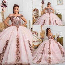 2024 Rose Or Paillettes Dentelle Quinceanera Robes Robe De Bal Puffy Hors Épaule Paillettes Blush Rose Doux 16 Fête Robe De Bal Robes De Soirée Plus Taille Corset Retour